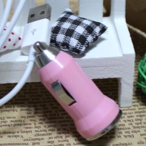 iPhone5車載携帯充電器／充電アダプタ／カーチャージャー　iPhone5ケーブル付き　ピンク